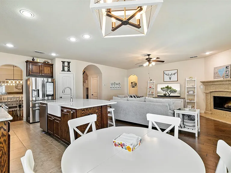 1007 Charleston Ln — Photo 12