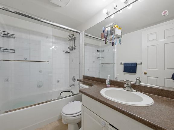 5th image of 2435 Center St #107