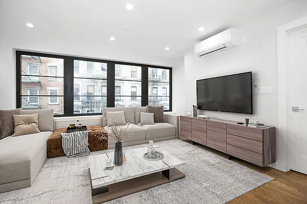 Rented by REAL New York | media 12