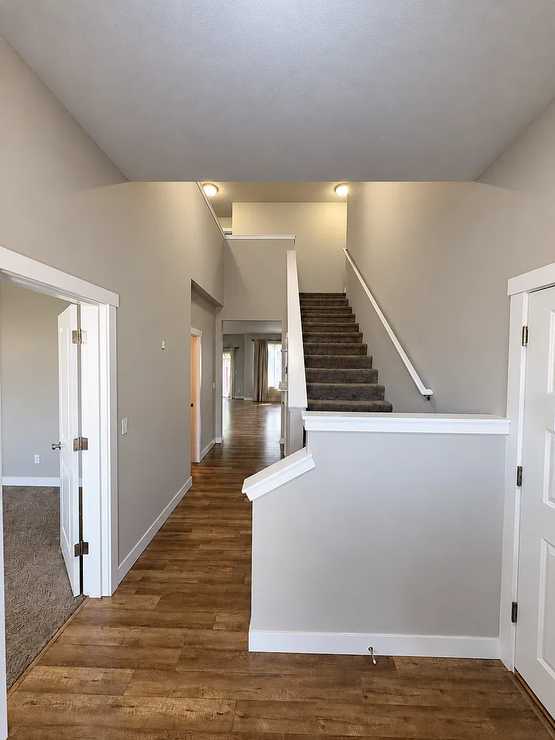 Beautiful Newer Yelm Home 4 bed 2.5 bath — Photo 2