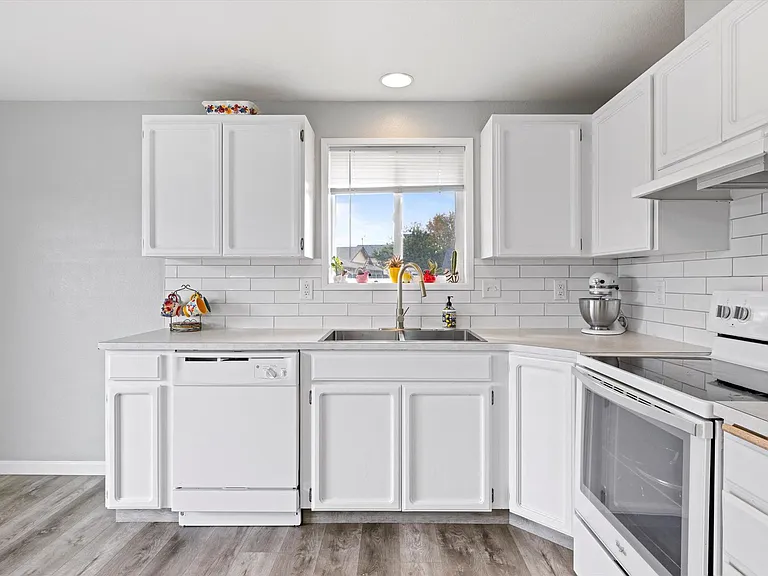 6320 Candlestick Dr — Photo 10