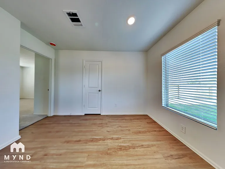 513 Brook Terrance Ln — Photo 3