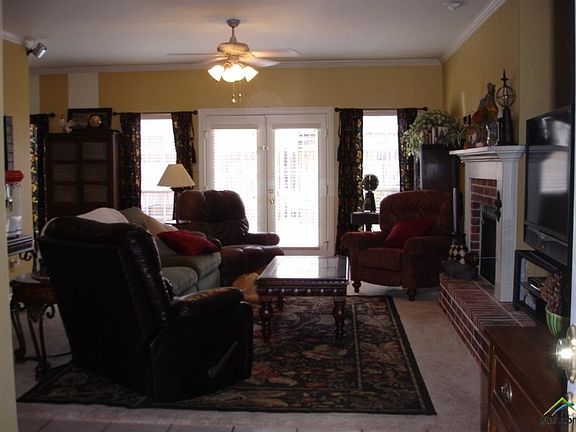 3rd image of 801 Keble Ln