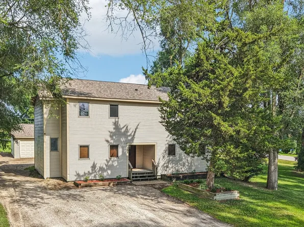 4204 East Dr, Wonder Lake, IL 60097