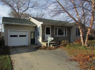6 Oakland Ct, Essexville, MI