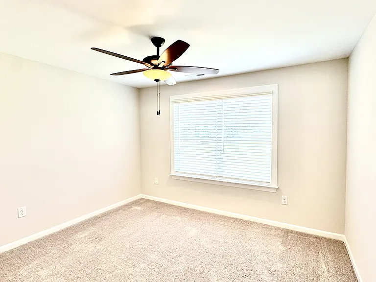 1135 Overlake Dr — Photo 15