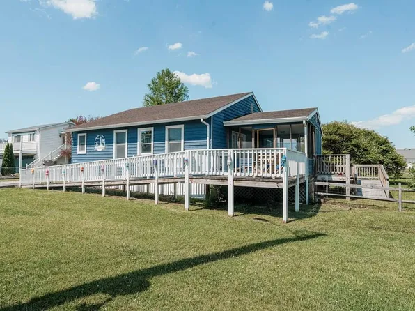 6345 Clark St, Chincoteague Island, VA 23336
