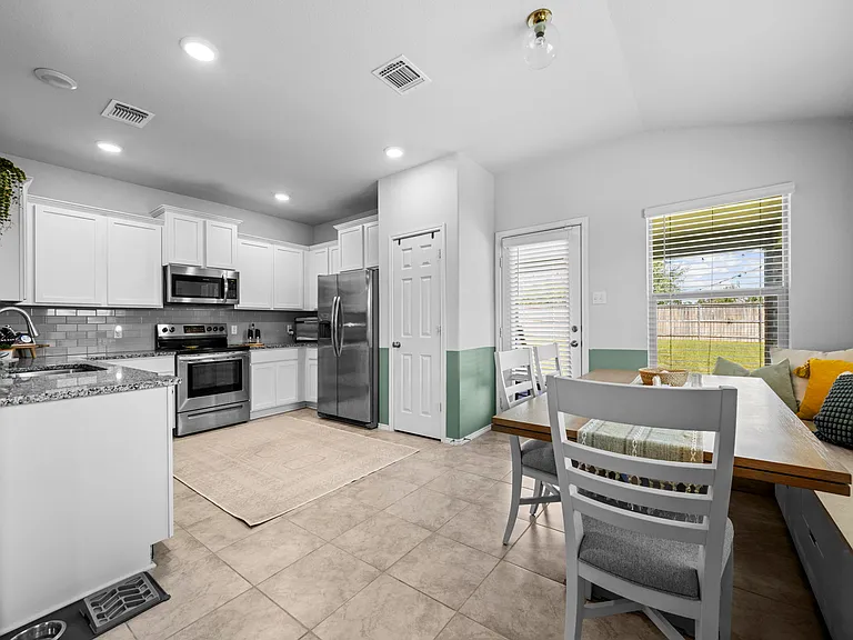 8402 Pleasant Trail Dr — Photo 6