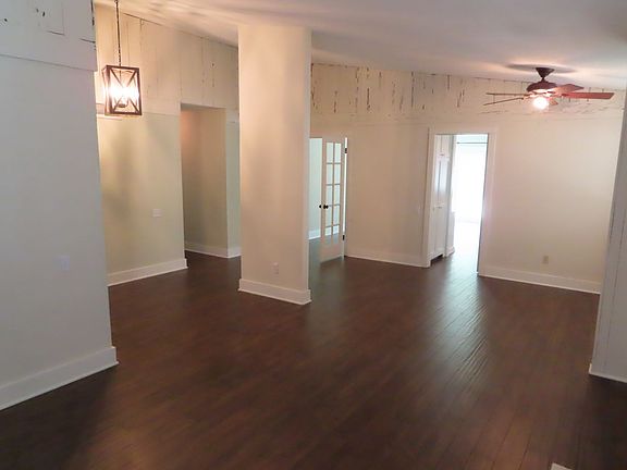 4th image of 958 Valencia Ct