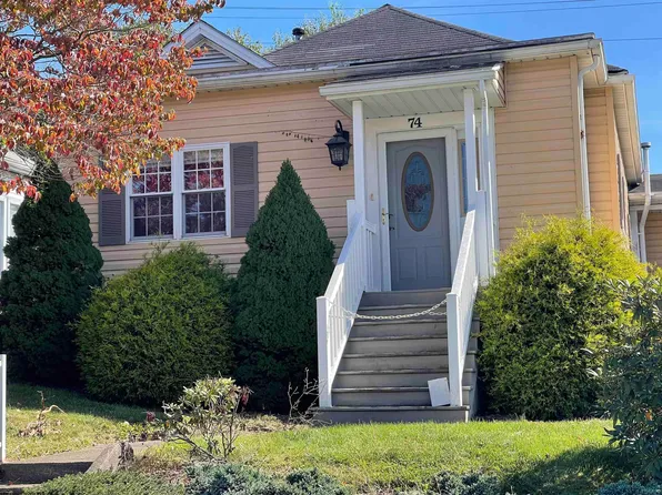 74 Lewis St, Clarksburg, WV 26301