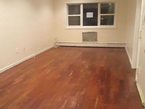 3rd image of 862 E 175th St #2