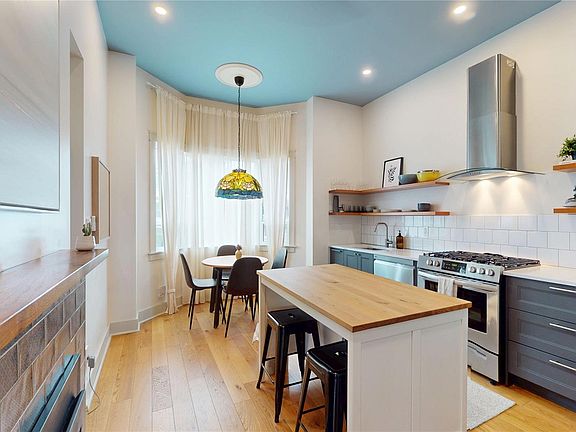 3rd image of 1709 Fernwood Rd