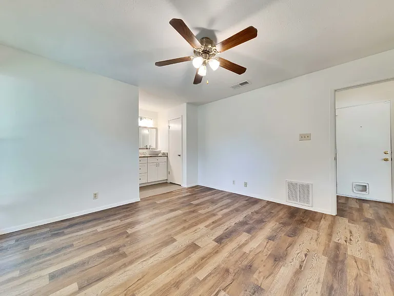3411 Monument Dr — Photo 13