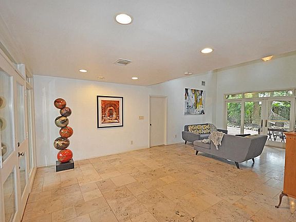 3rd image of 310 Gershwin Dr