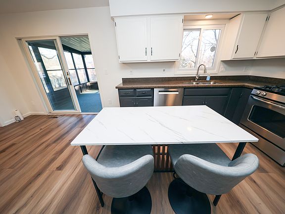 Island is available for use by renters or it can be moved to the garage.