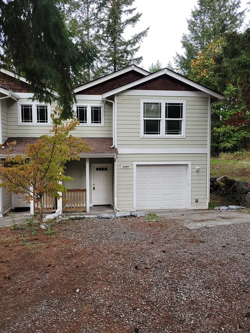 Freshly Painted Duplex in the Heart of Silverdale — Photo 3