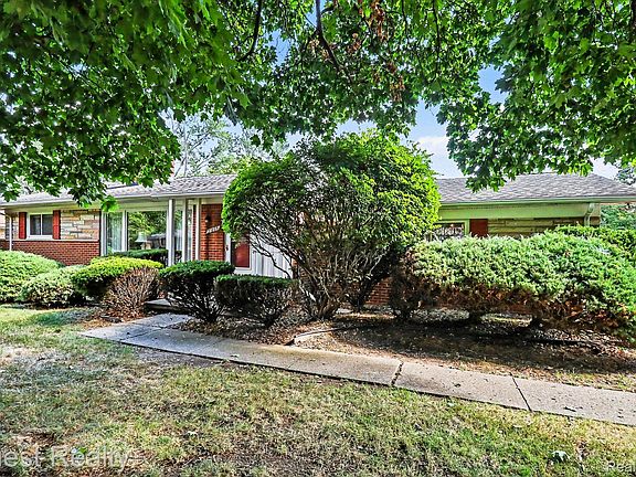 3rd image of 31805 Coronet Dr