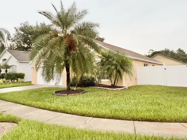 4403 Brookdale Ct — Photo 2
