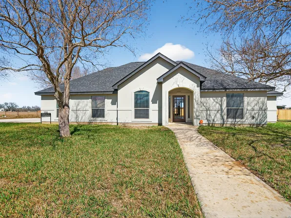 1768 STONEHAVEN, Pleasanton, TX 78064