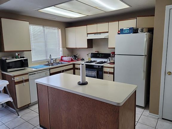 4th image of 2810 Grants Lake Blvd