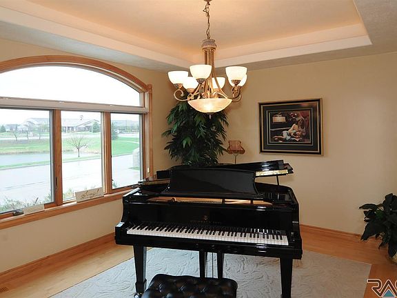 5th image of 344 W Laquinta Cir