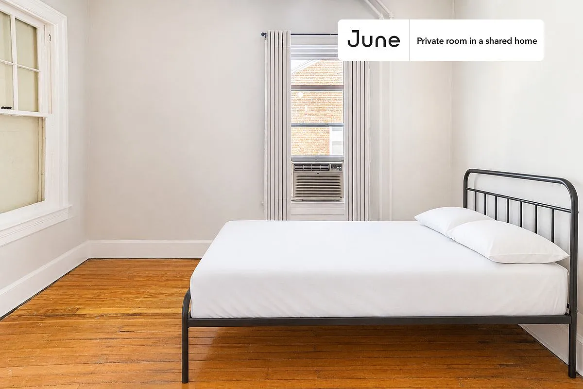 Full bedroom in 6 bed/3 bath home in Brookland #1098 D — Photo 1
