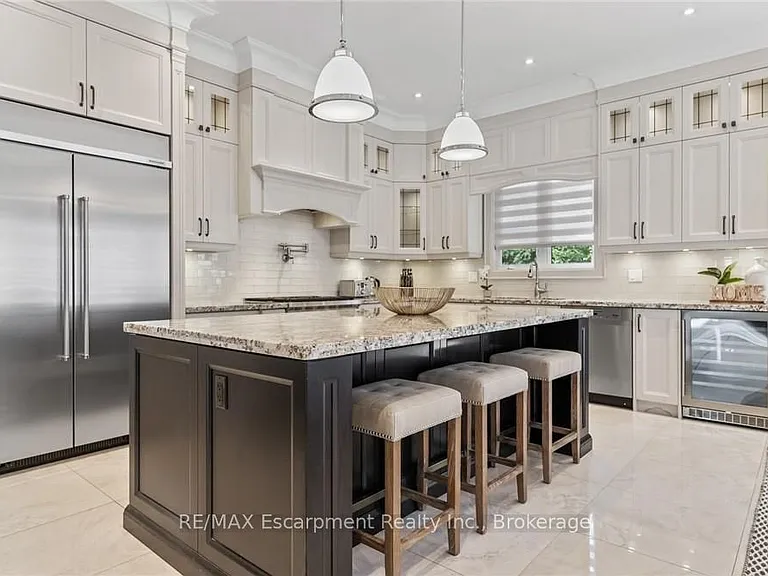 81 Brock St — Photo 30