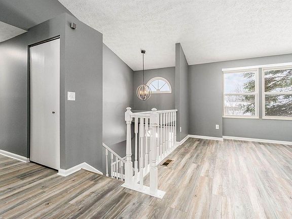 5th image of 7865 Cobdon Ave