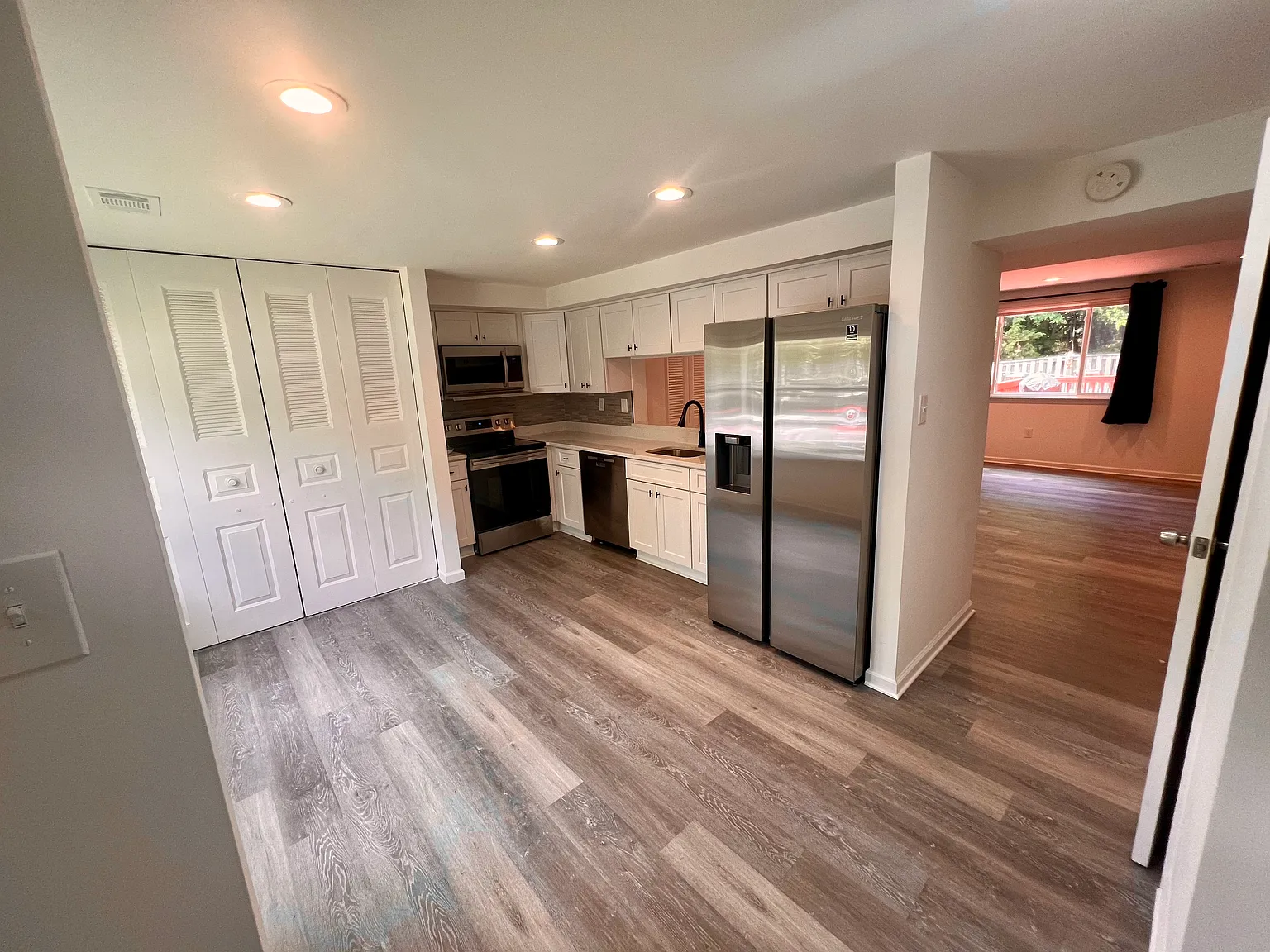 3 bed, 2.5 bath, 1220 sqft, $2,600 — Photo 3