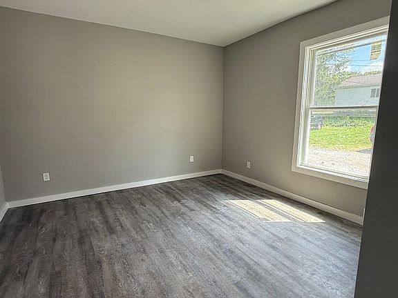 4th image of 806 Broad St #2