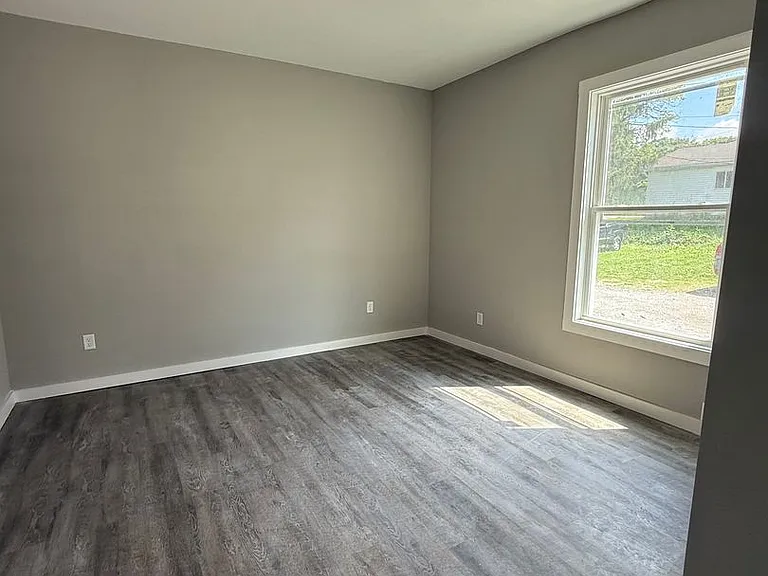 806 Broad St — Photo 12