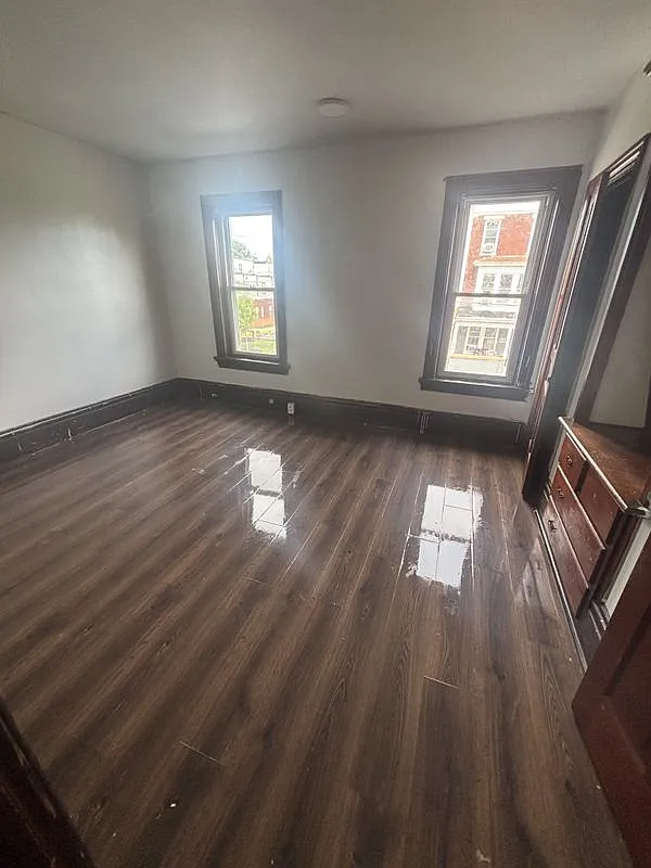 5 bed, 1.5 bath, 1968 sqft, $1,700 — Photo 2