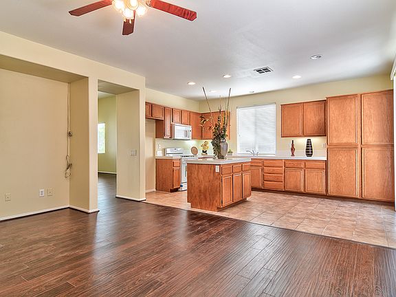 3rd image of 35373 Saguaro Dr