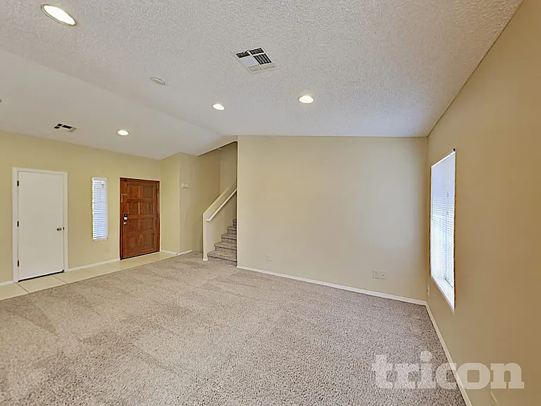 601 E Palomino Dr — Photo 6