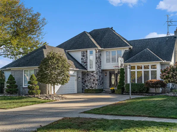 14930 Crofton Dr, Shelby Township, MI 48315