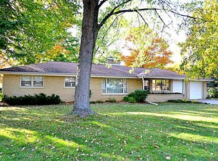 4611 S 114th St, Greenfield, WI 53228