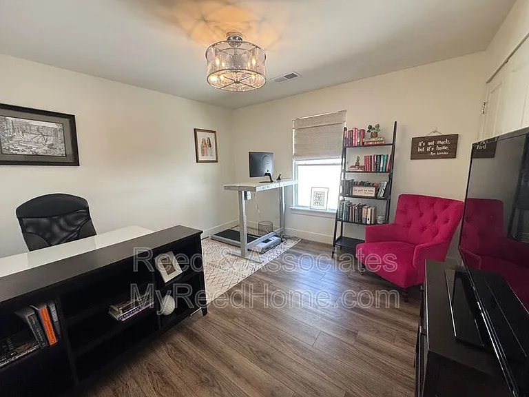 1080 Blythe St — Photo 6