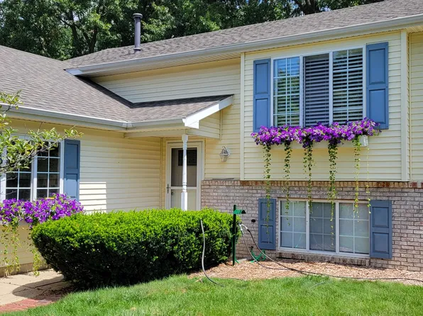 2484 Walker Woods Ct NW, Grand Rapids, MI 49544