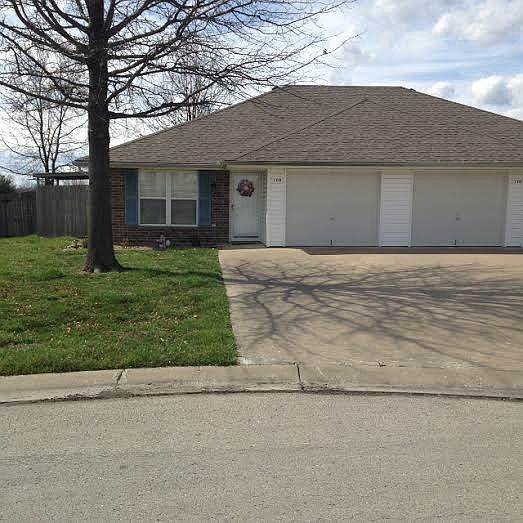 1st image of 108 NW Parker Dr