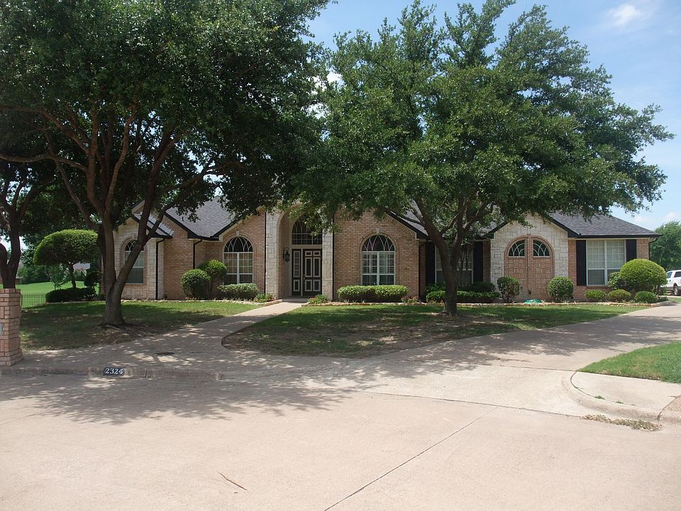 1st image of 2324 Fairway Cir