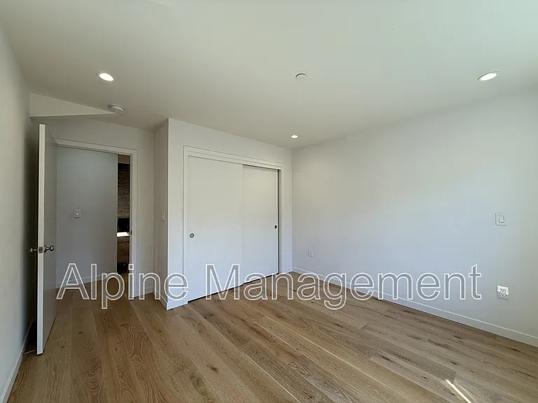 1163 W Iowa Ave — Photo 15