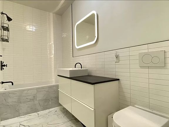 5th image of 209 W 107th St APT 3W