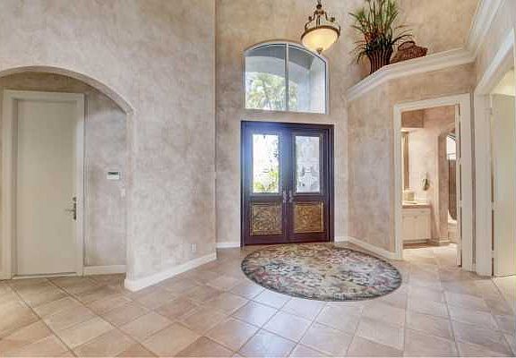 Home For Sale In Woodfield Country Club