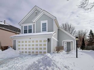 4 Manchester Ct, Lake In The Hills, IL 60156