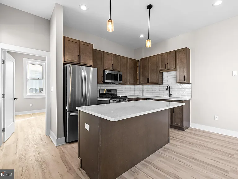 400 S Conkling St #5 — Photo 3