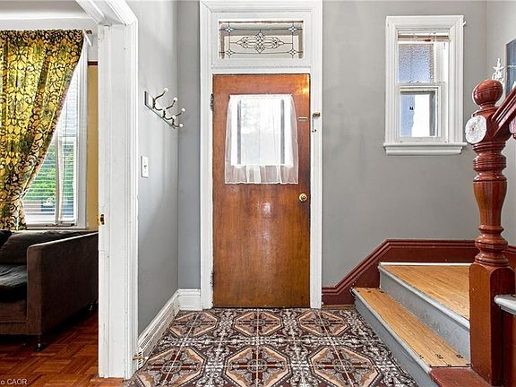 4th image of 128 Hess St N
