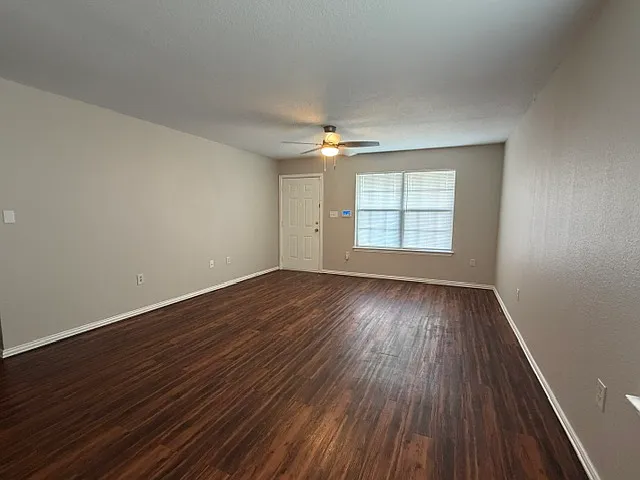 3 bed, 1118 sqft, $1,395 — Photo 2