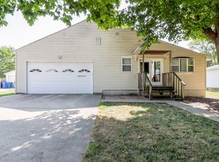 209 East St, Penfield, IL 61862