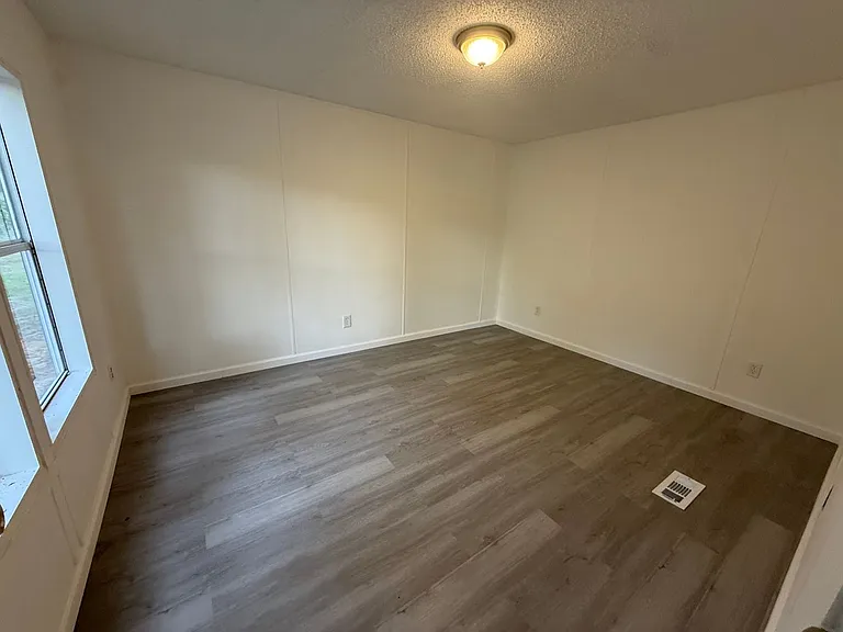 200 Painter Rd NE — Photo 8