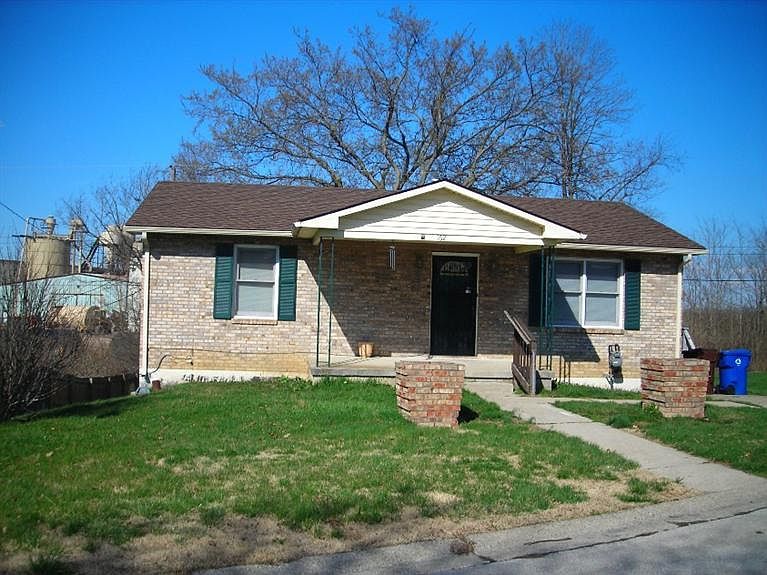 2nd image of 162 Spruce Ct